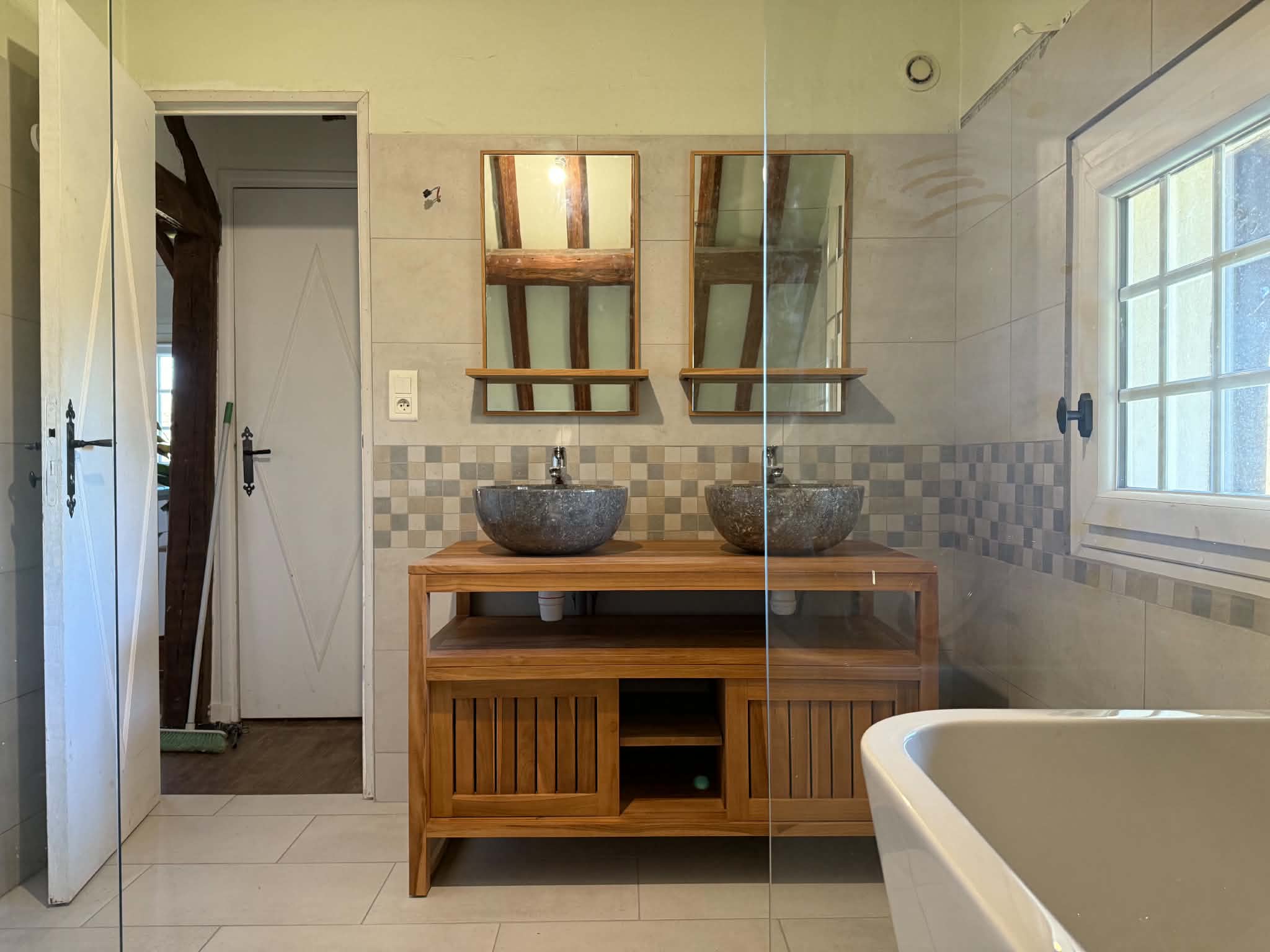 Salle de bain rénovée par Votre entreprise de plomberie