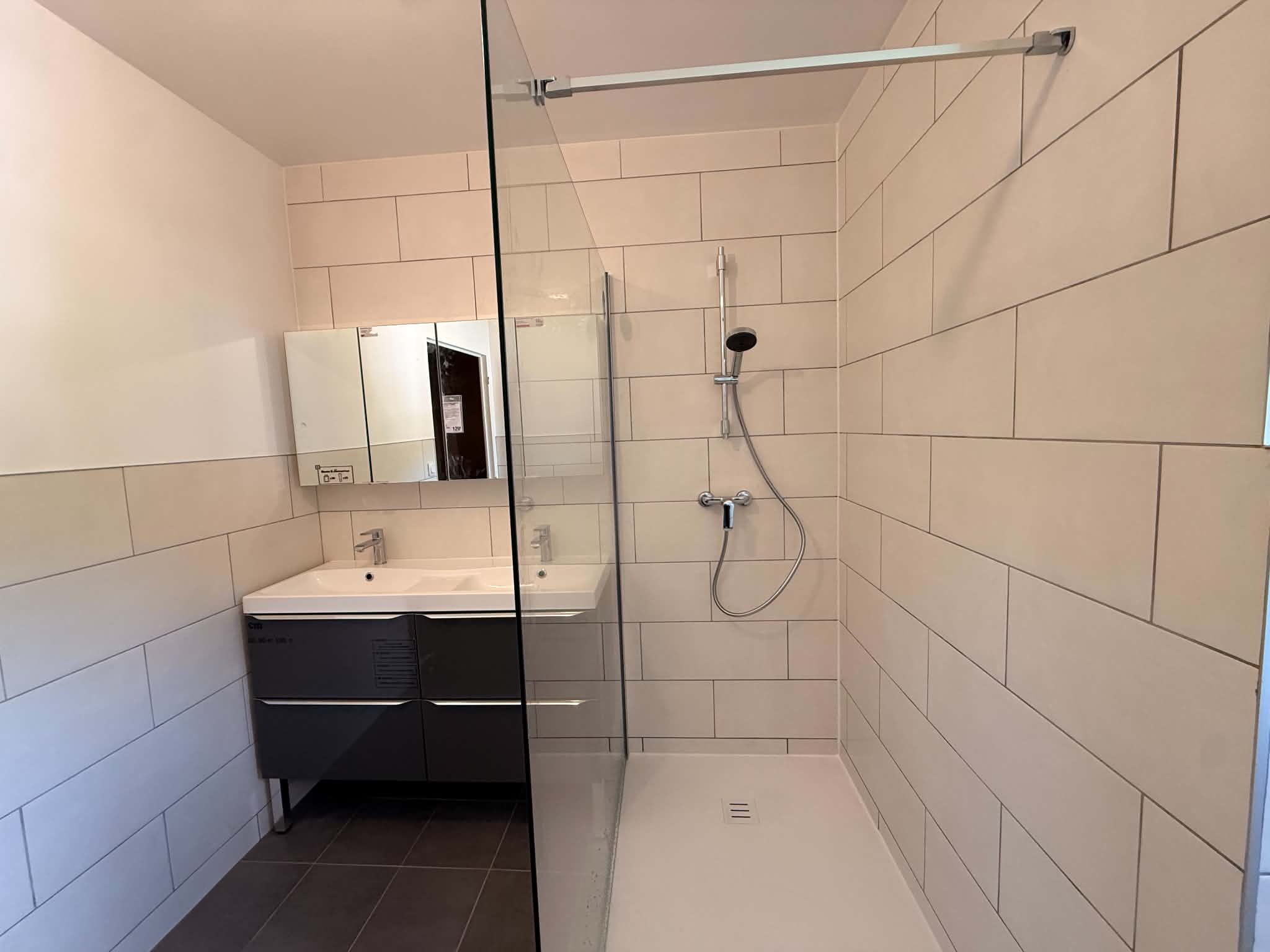 Meuble vasque et robinetterie installés